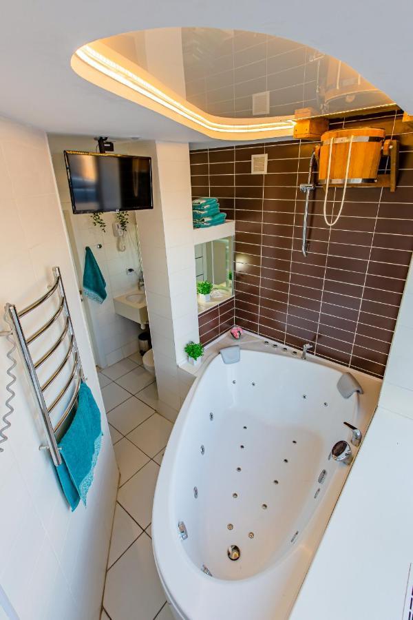 Big Jacuzzi , Sauna , Khreshchatyk Apartments 키예프 외부 사진